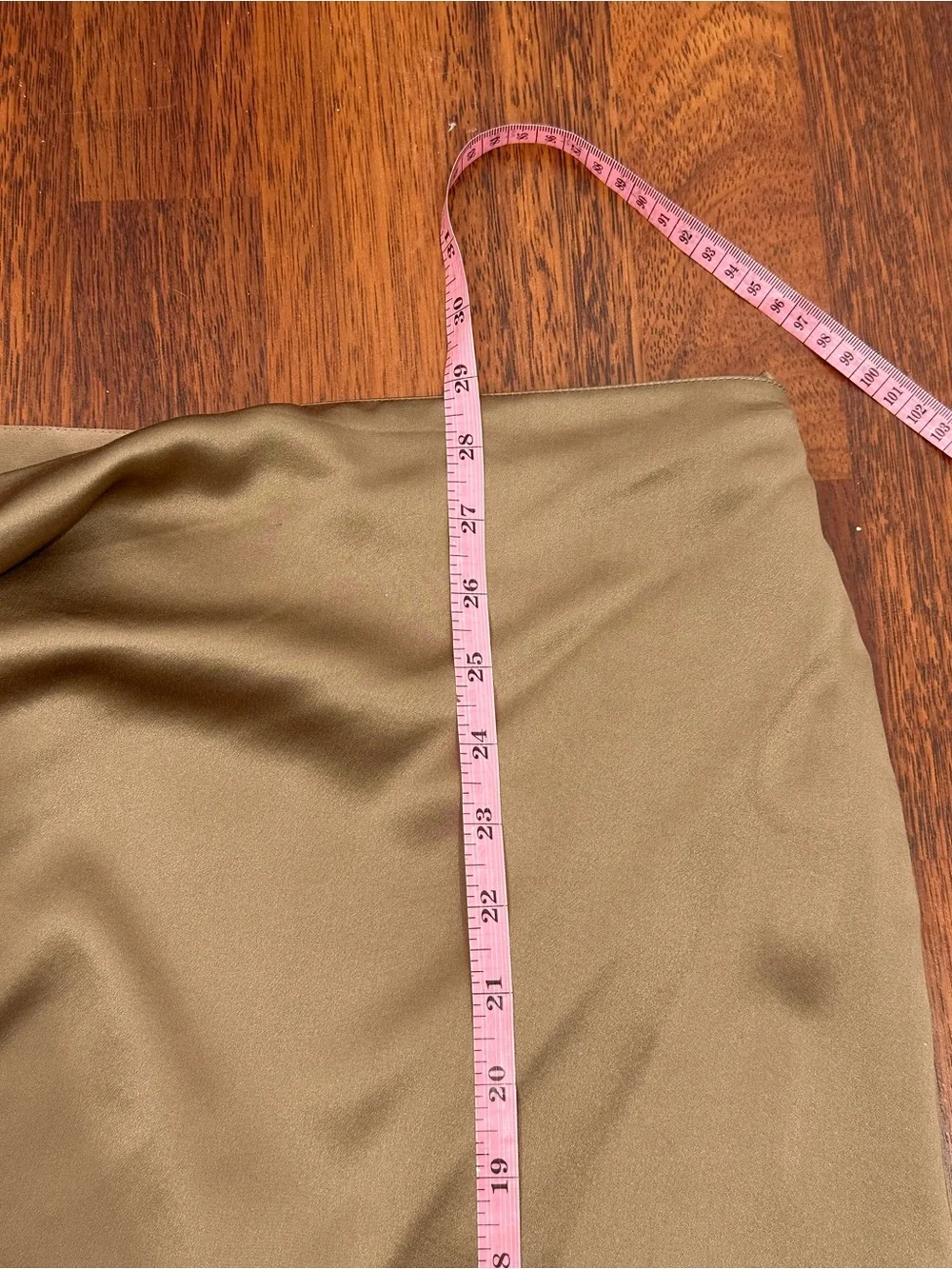 Cinq a Sept 100% silk Tie-Waist Midi Skirt in Taupe. Quiet luxury. l
